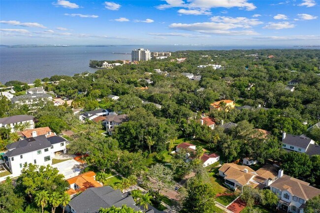 Building Photo - 2918 W Coachman Ave