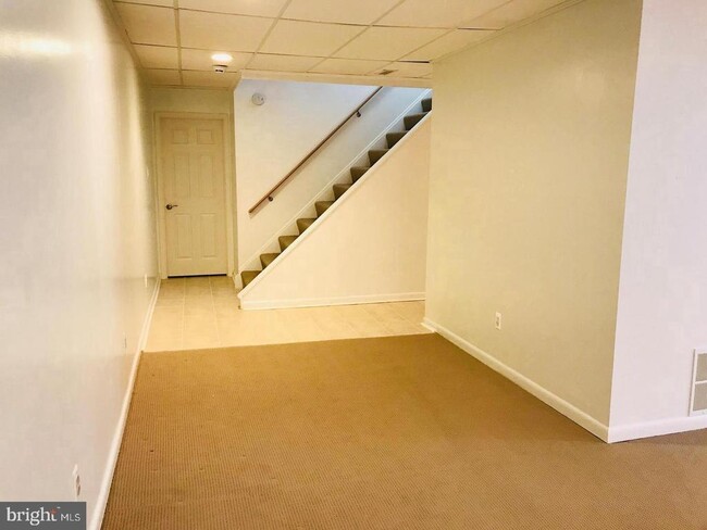 Building Photo - 15986 Cove Ln