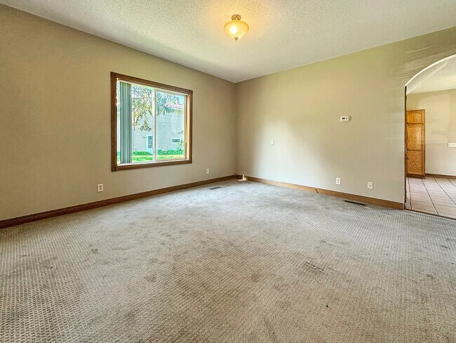 Building Photo - 465 3rd Ave