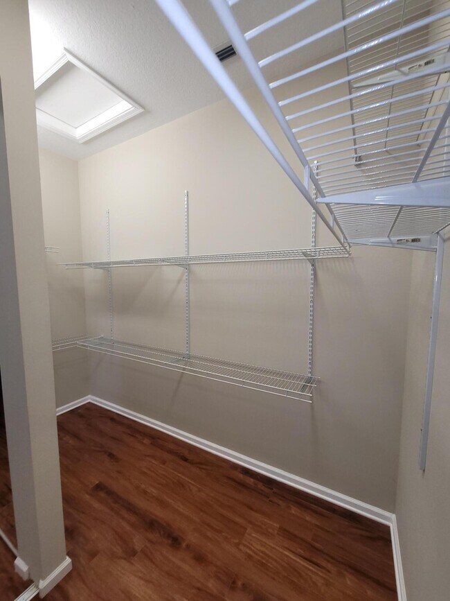 Building Photo - 9335 Plantation Estates Dr