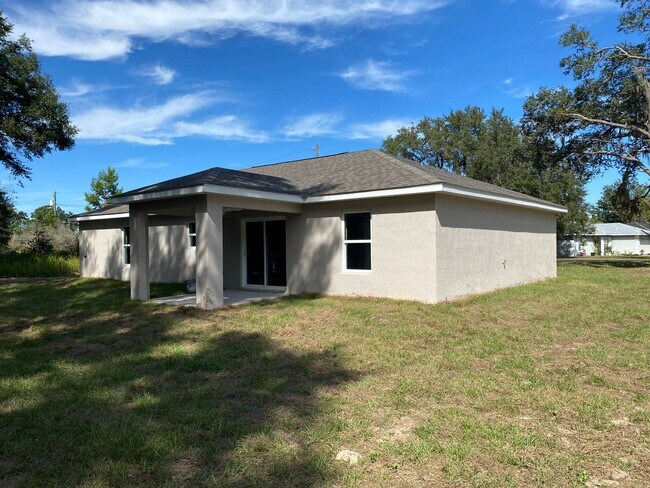 Building Photo - Custom Home - Desirable SE Ocala Neighborh...