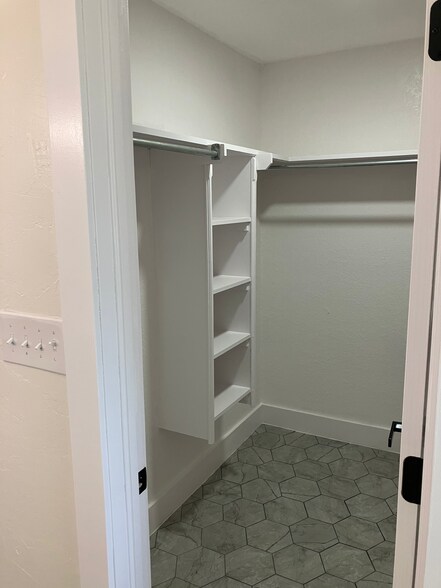 Master Bath Closet - 3221 Cove Hollow Ct