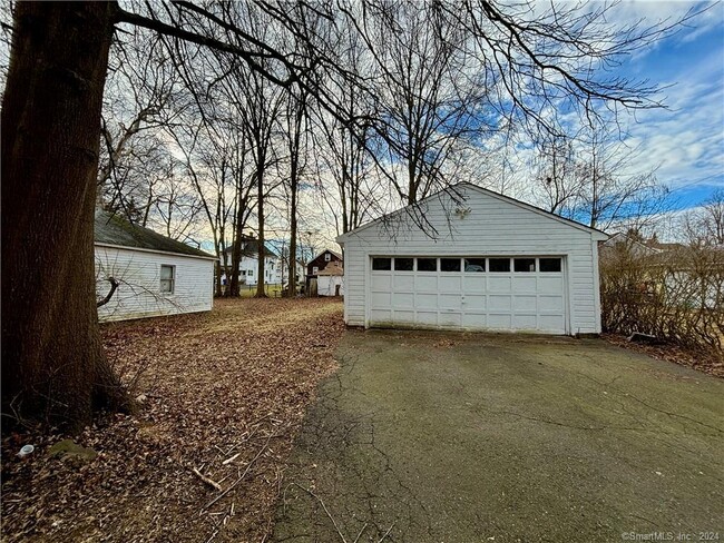 Building Photo - 63 Oakwood Ave