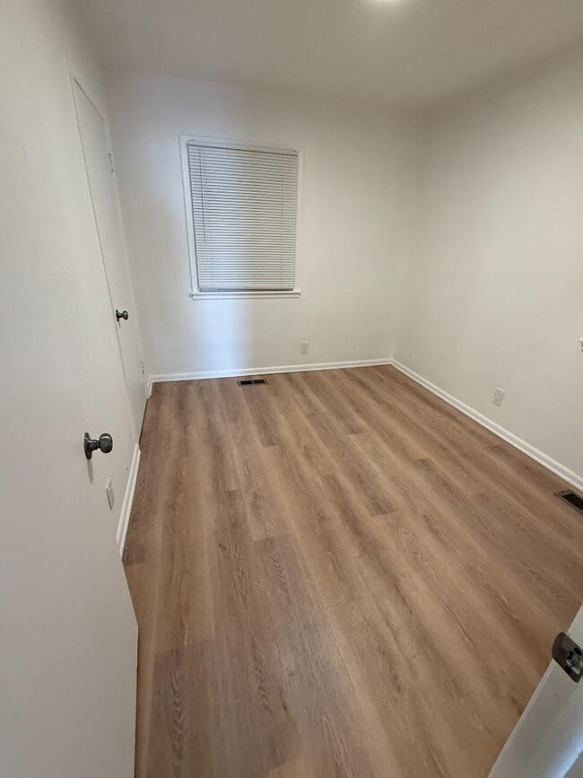 Building Photo - 2607 N Madison Ave