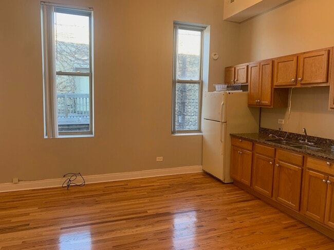 Building Photo - 2002 W Chicago Ave