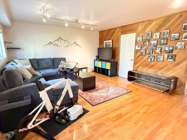Building Photo - 6841 Crooked Tree Dr