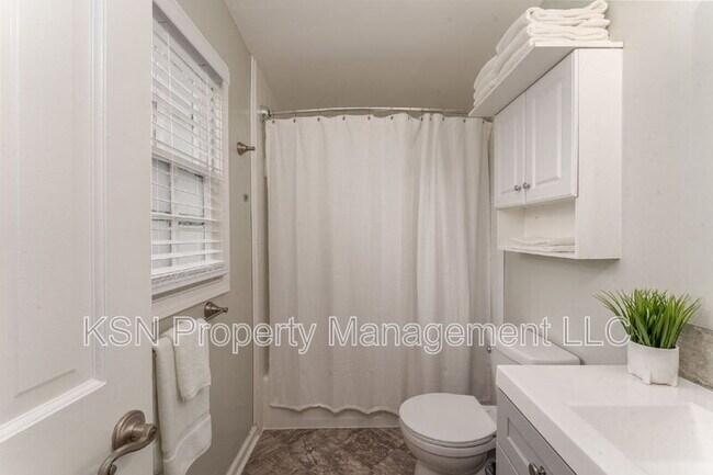 Building Photo - 509 1/2 Blair St