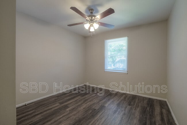 Building Photo - 613 NE 114th Terrace