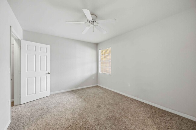 Building Photo - 1195 Villagio Cir