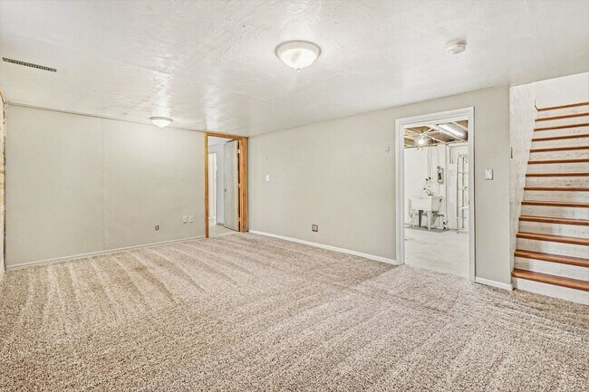 Building Photo - 6881 Fox Way
