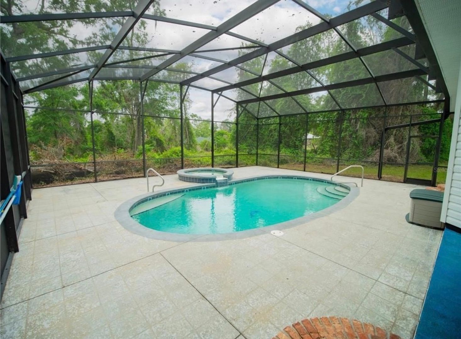 Building Photo - 720 NW Zack Dr