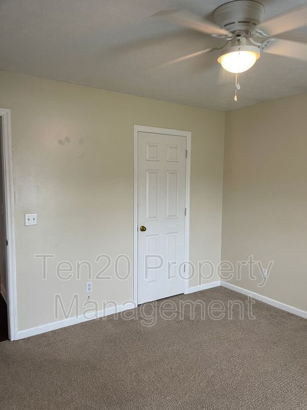 Building Photo - 2234 Birchwood Dr