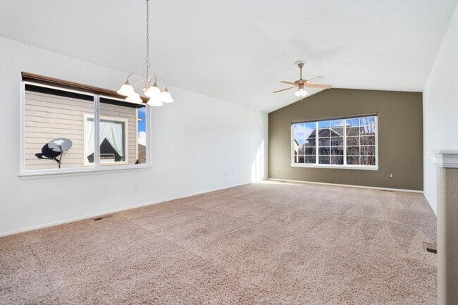 Building Photo - 326 Moss Rock Way