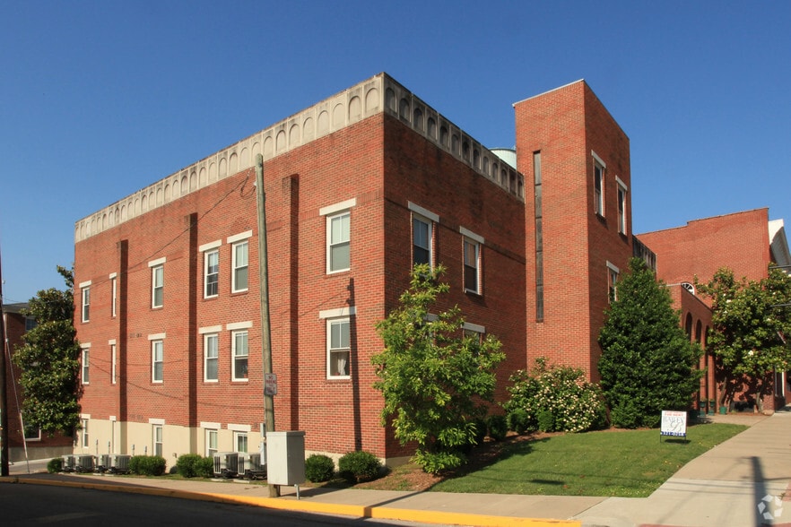 Primary Photo - Moesser House Senior
