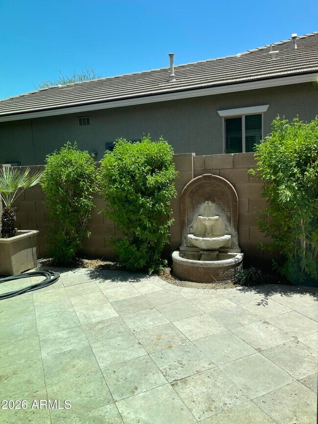 Building Photo - 2543 E Penedes Dr