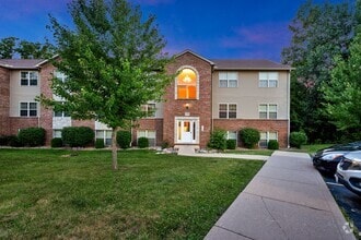 Building Photo - 2 Bedroom/2 Bathroom Oakridge Apartments U...