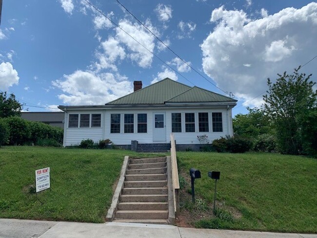 Primary Photo - 3 Bedroom Historic Gainesville Home