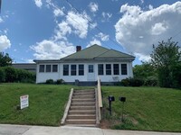 Building Photo - 3 Bedroom Historic Gainesville Home