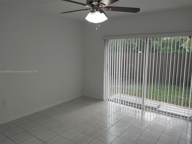 Building Photo - 2424 SW 143rd Pl