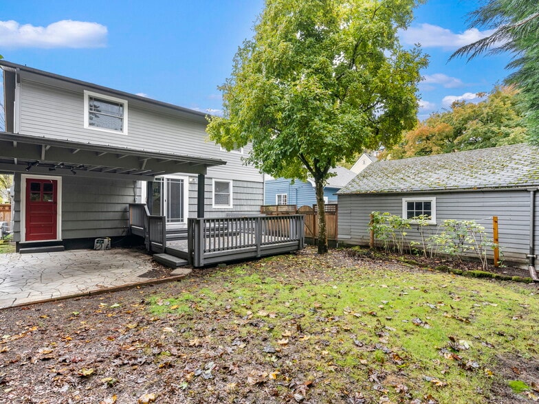 Building Photo - 2605 NE 35th Ave