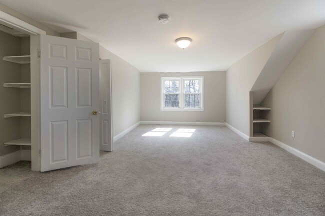Building Photo - Central Spacious Rockville Metro 5 BR Single Family Home Pets Welcome
