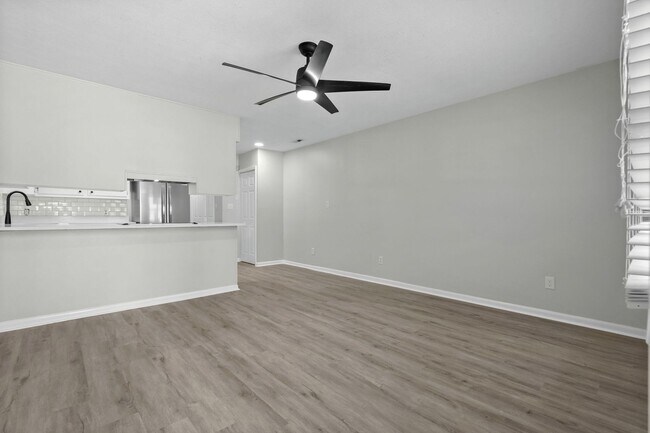Building Photo - 507 33rd Ave N