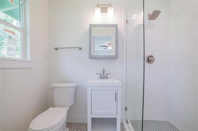 Building Photo - 1502 Villanova Dr