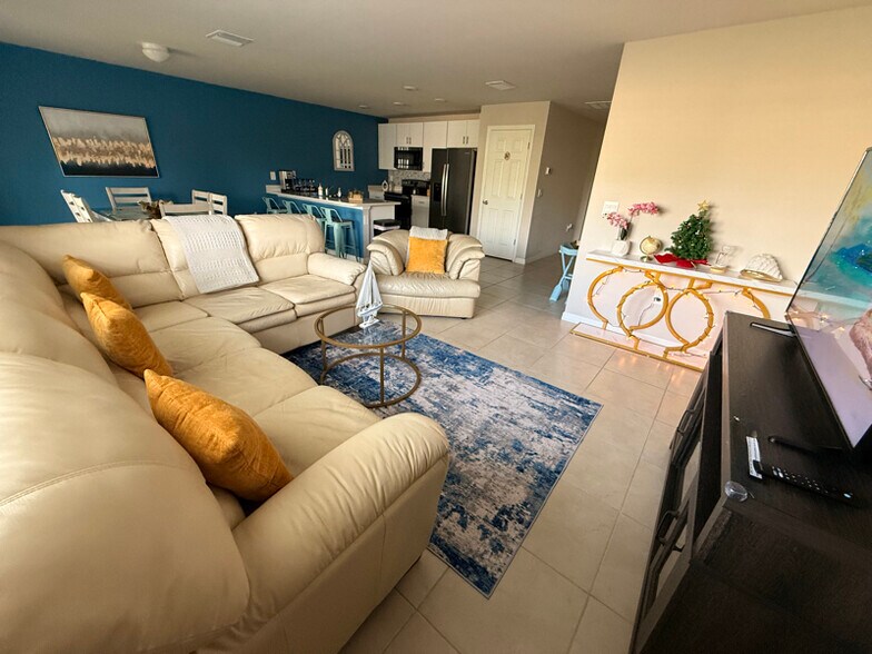 Building Photo - 13680 Drysdale Ave