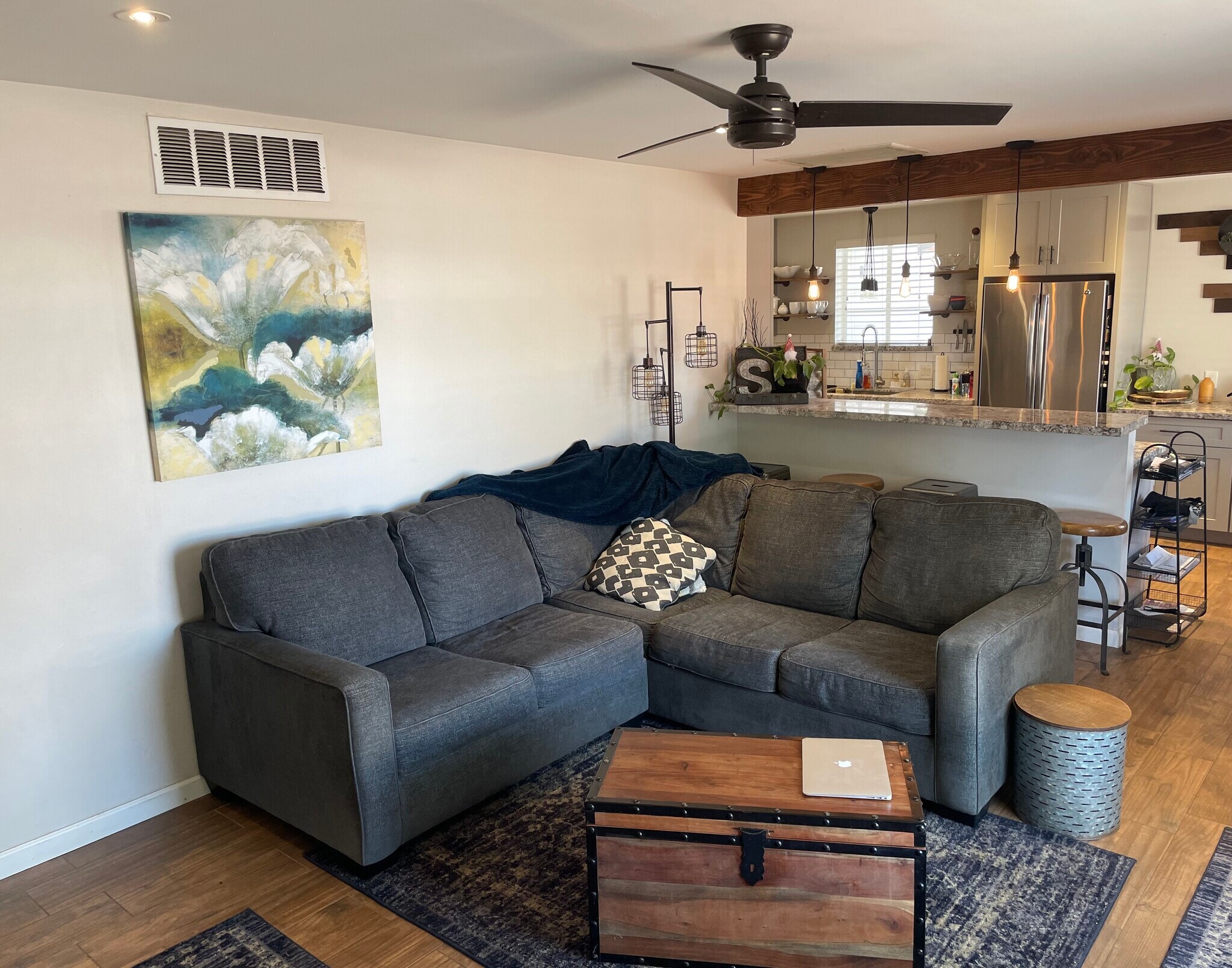 Front Room - 911 E San Juan Ave