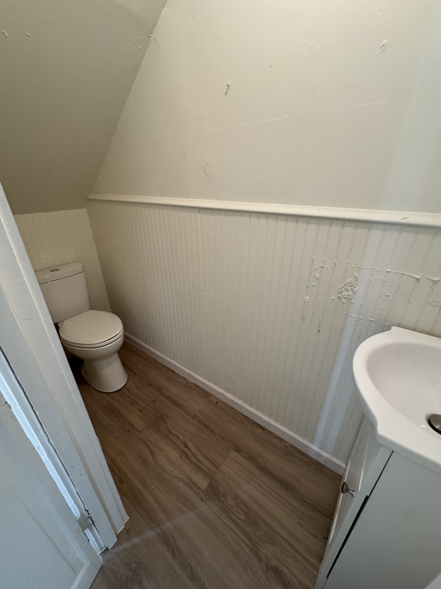 1/2 bath off living room - 509 Walnut St