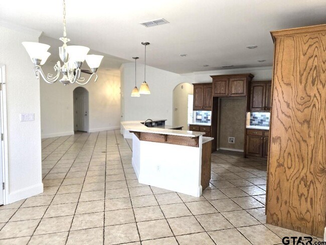 Building Photo - 5603 Thomas Nelson Dr