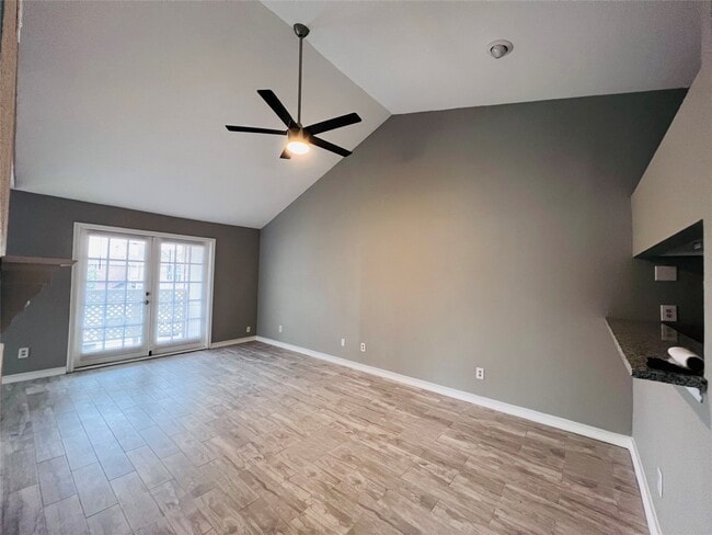 Building Photo - 2121 El Paseo St