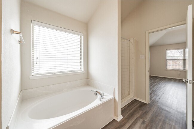 Building Photo - 636 Saddleway Dr