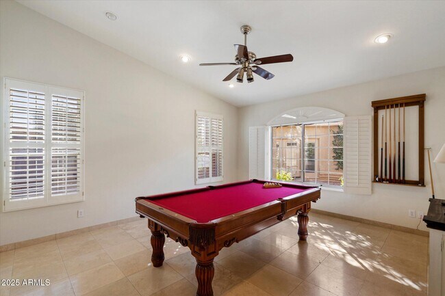 Building Photo - 10060 E Emerald Dr