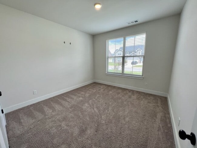 Building Photo - Beautiful 4 Bed/ 3.5 Bath Home in Newly Built Rivers Edge!
