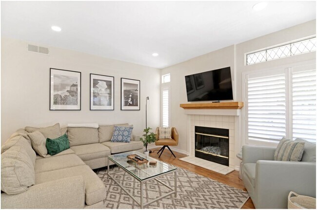 Building Photo - Fully Furnished Short Term Ocean Close Rental