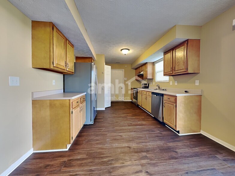 Building Photo - 18 Robin Way