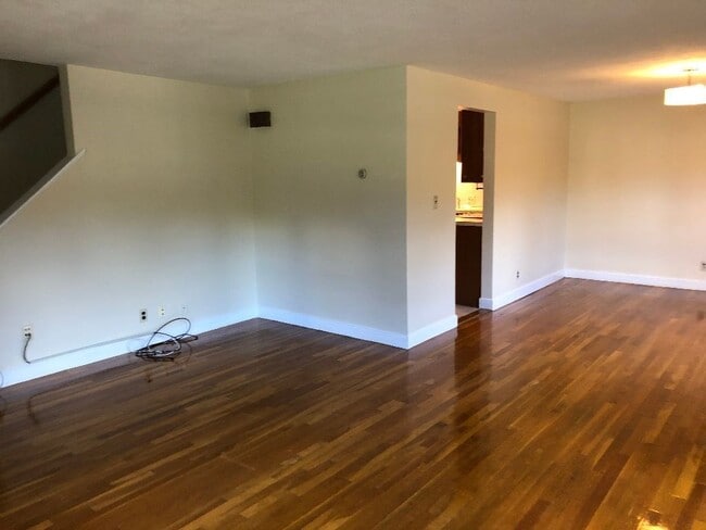Building Photo - 132 Emerson Gardens Rd
