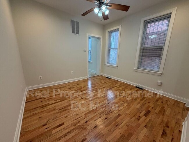 Building Photo - 1219 Pleasant St SE