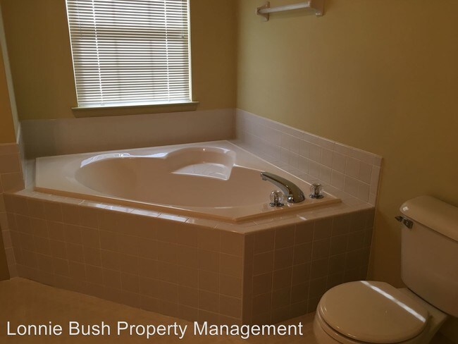 Building Photo - 4 br, 2.5 bath House - 313 Manning Lane