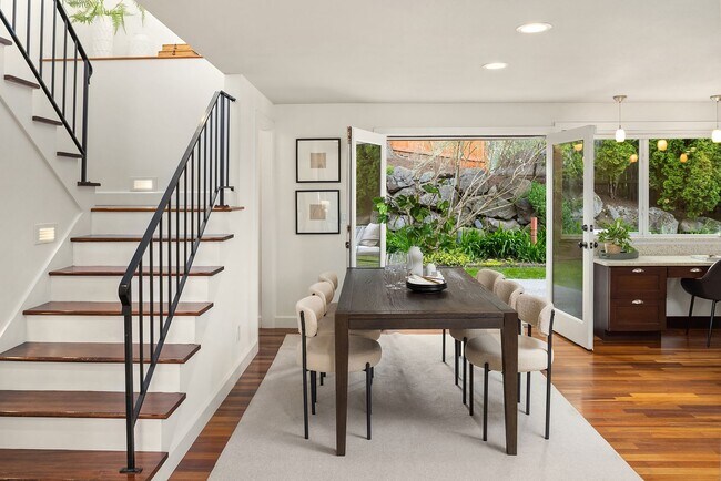 Building Photo - 5bd/2.75ba Bellevue Home