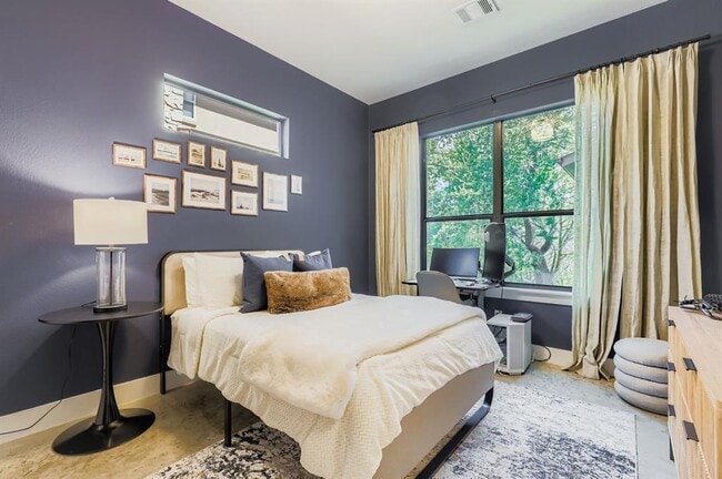 Building Photo - 15104 Barrie Dr