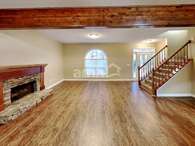 Building Photo - 2020 Foster Dr