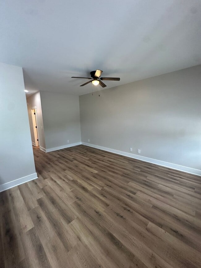 Building Photo - BRAND NEW 3 Bedroom Apartment in Shelbyville!