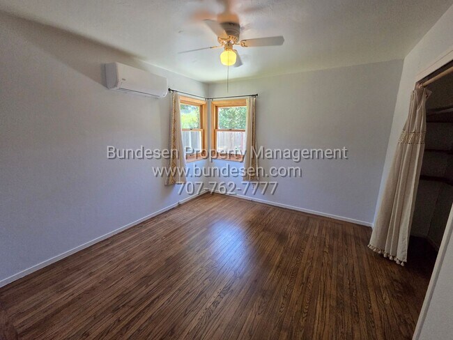 Building Photo - Beautiful 2 bedroom, 1 bath in the desirable Montgomery Village neighborhood - Santa Rosa