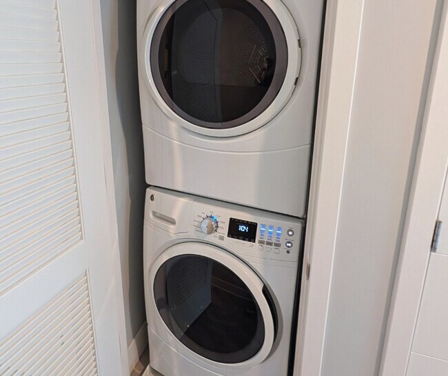 Building Photo - 8001 Woodmont Ave