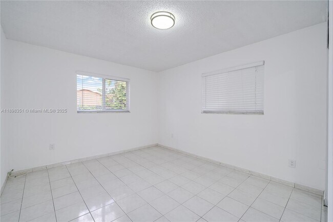Building Photo - 3437 SW 25th St