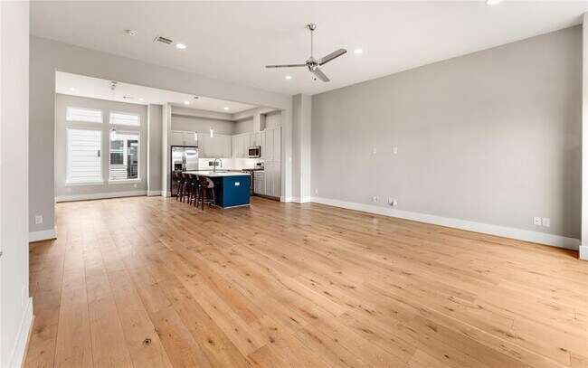 Building Photo - 1033 Roberts St