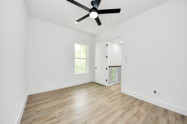 Building Photo - 8313 Venus St