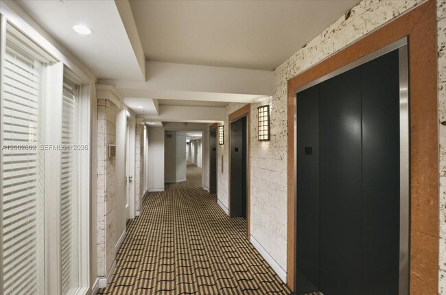 Building Photo - 801 Brickell Key Blvd